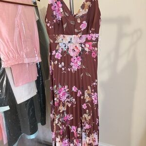 Chic Floral Maxi Dress in Brown and Pink